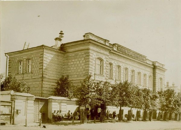 На Карла Маркса восстановят исторический облик старинного здания. Бывший корпус института физики в ... - 4