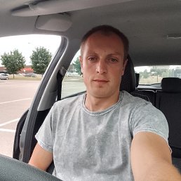 Aleksandr, 33, 