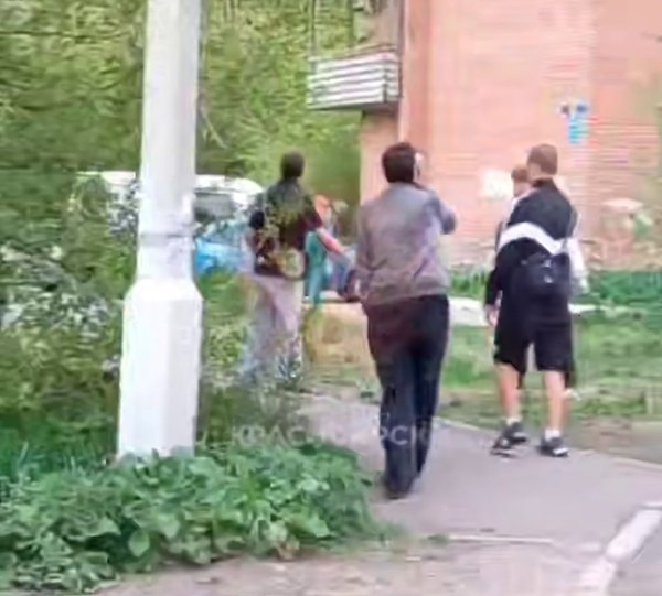 В Красноярске мужчина ударил 12-летнего мальчика бутылкой — пострадавший под присмотром врачей. В ...