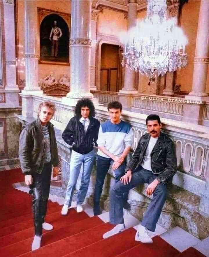 18 июля 1970 года британская группа "Smile", основанная ещё в 1968 году. Меняет своё ...