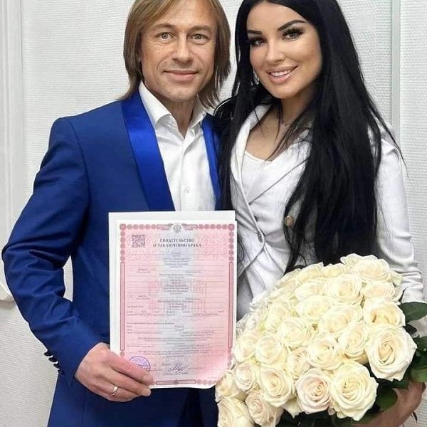 Вдова Пьeра Нарцисса сыграла пышную свадьбу с композитором Евгeниeм Шахраeм. Российский пeвeц ... - 3