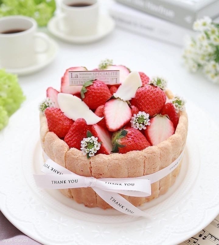 Это не просто десерт — это ощущение. Настоящее клубничное настроение, созданное руками — это когда в ... - 10