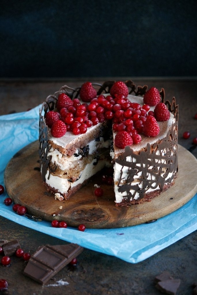 СМЕТАННИК С ЧЕРНОСЛИВОМ. КОРЖИ 1,5 стакана муки 1 стакан сахара 3 яйца 250г сметаны 1 ч.л. соды ... - 2