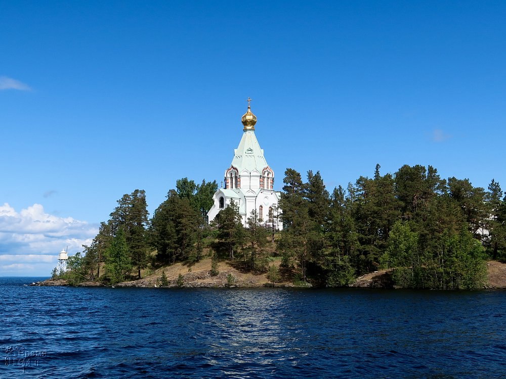 ***.ХРАМЫ РОССИИРоссийские, величественные храмы !Возносят в поднебесье - Христианские кресты.Из за ...
