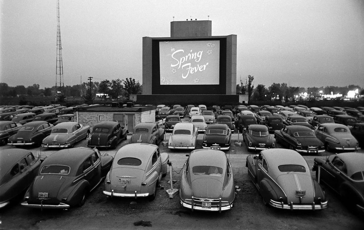  Drive-in,  (1951)