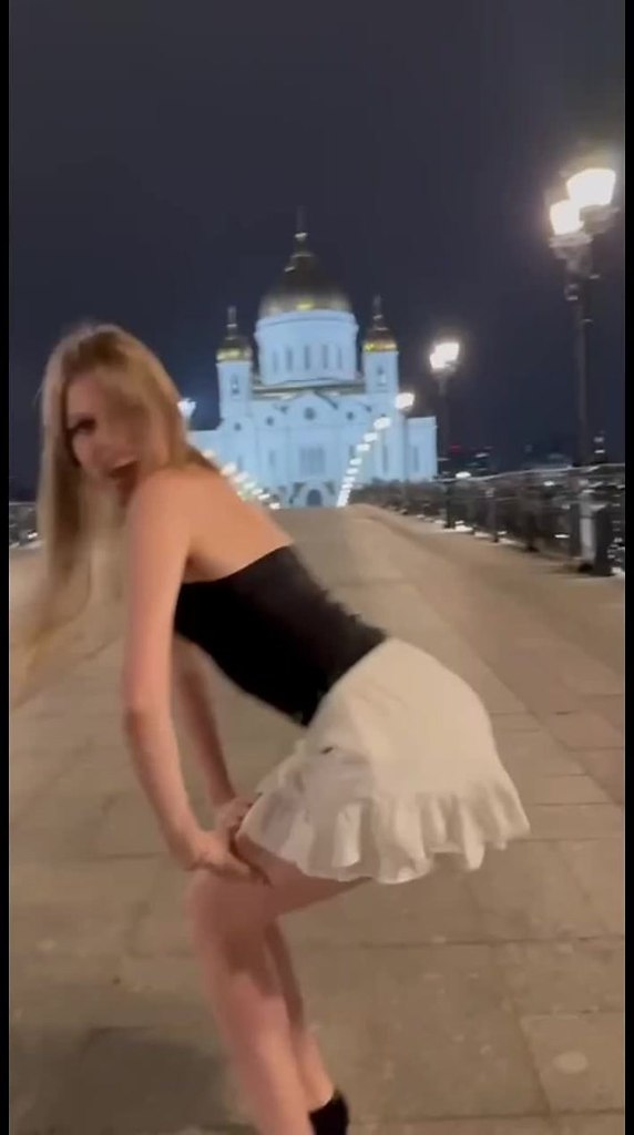 Трех студенток московского художественного университета отчислили после видео с танцем в коротких ...