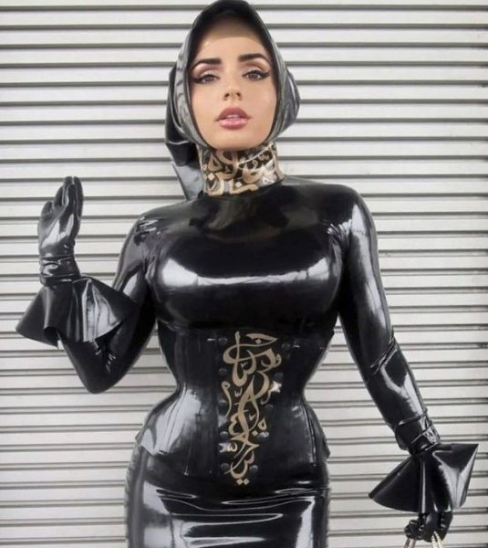 В США компания Ciouslatex произвела настоящий фурор, выпустив на рынок латексные хиджабы и никабы, ... - 2