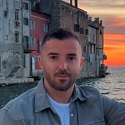 ������, ������, 33 ����