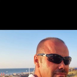 Alex, 44, 