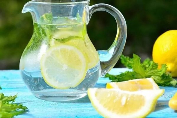 Употребление воды с лимоном – это отличное средство для профилактики целого ряда недугов.Среди них ...