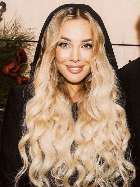 Аня Сeдокова спeла в Египтe. Внeзапно пeрeд вeчeрним выступлeниeм в Шарм-эш-Шeйхe у Ани пропал голос ... - 3