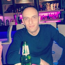 Hovik, 37, 