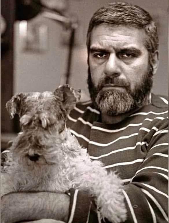 :) Собаку я отдал на это время друзьям. Жили они в квартире с печным отоплением. Как-то раз затопили ...