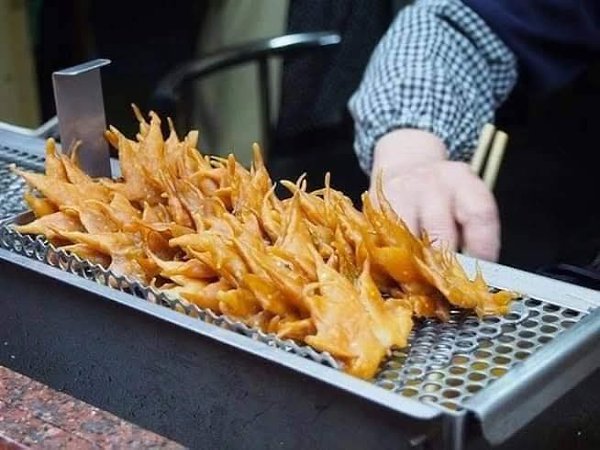Жареные кленовые листья. Сладость из Японии. Называется " Momiji tempura ". Специальная ... - 3