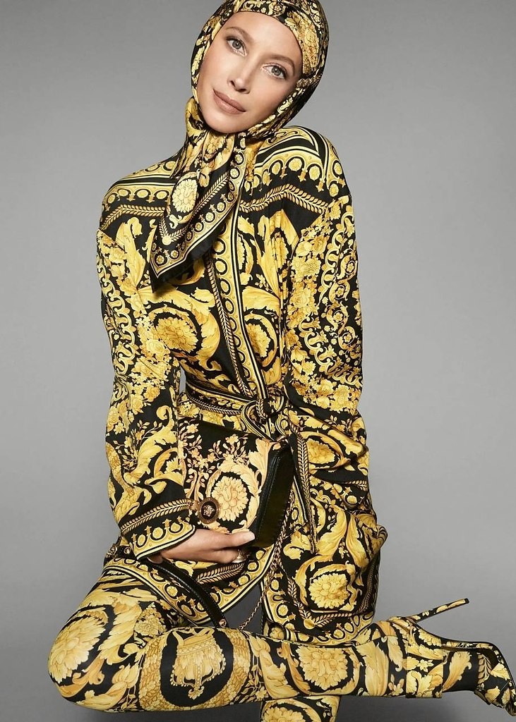  !       Versace . , ,  ...