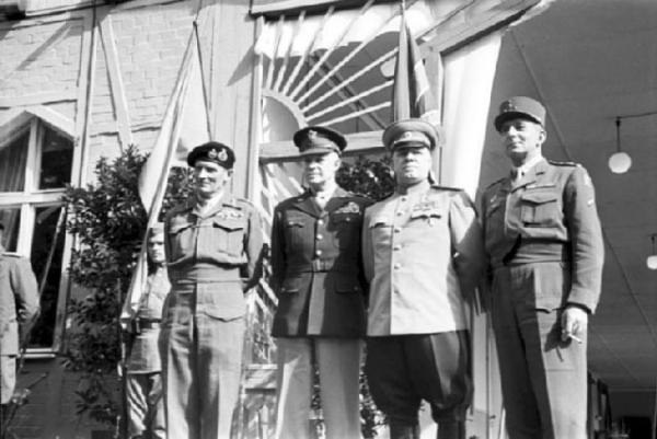 5 июня 1945 года военачальники союзных держав Жуков, Монтгомери, Жан Делатр де Тассиньи подписали в ...