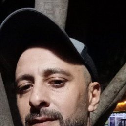 Hicham, 38, 