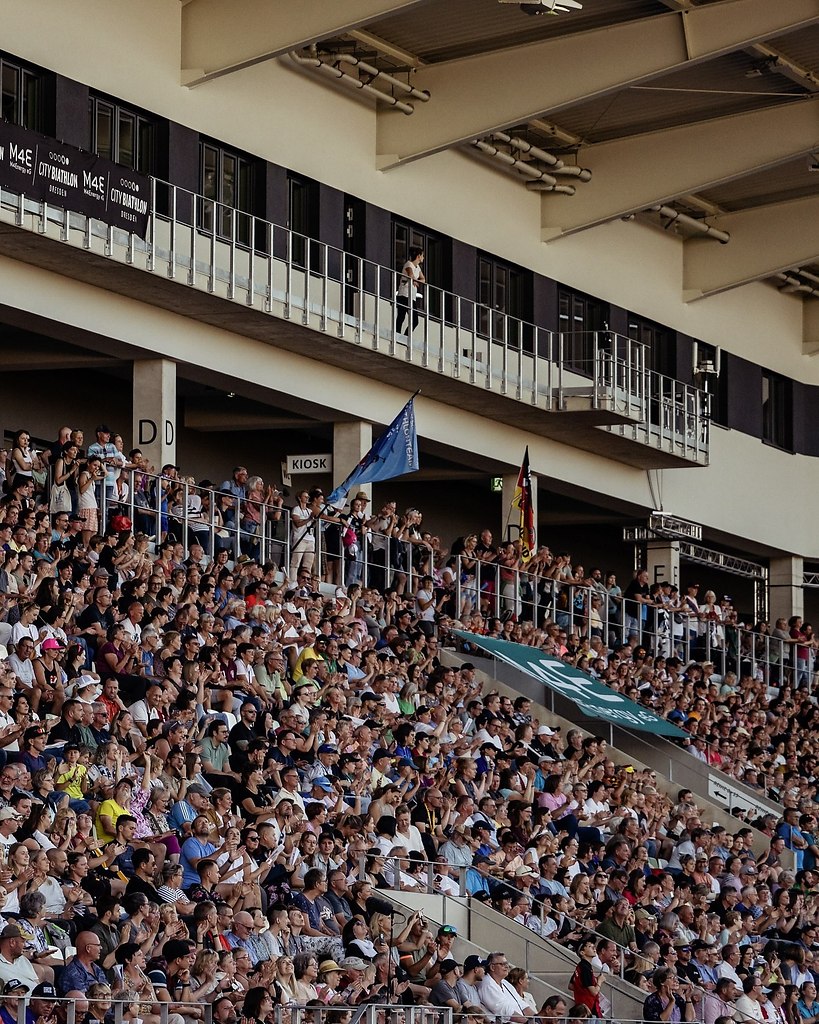 Посмотрите на эту атмосферу! Тысячи человек посетили «City Biathlon» в Дрездене. Германия бьет ... - 4
