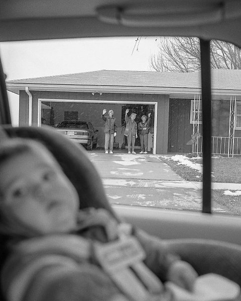 С 1991 по 2017 год фотограф Дианна Дайкман снимала один и тот же момент — прощания с родителями в ... - 2