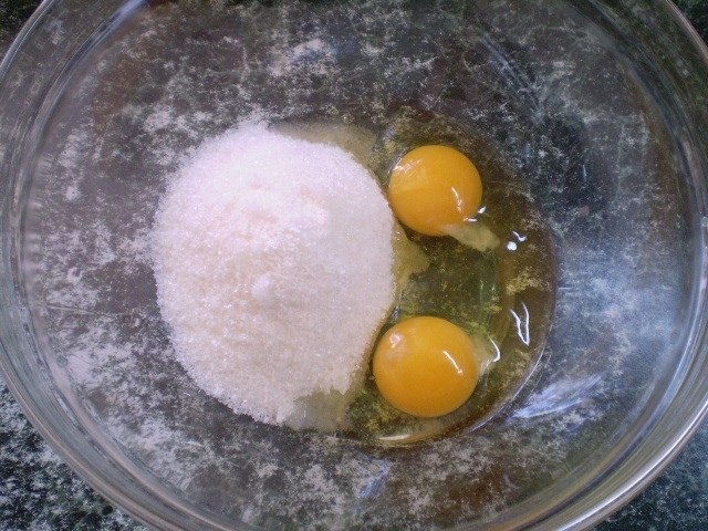 Воздушный шоколадный бисквит.Смешайте все ингредиенты миксером до однородного теста. Выпекайте в ... - 3