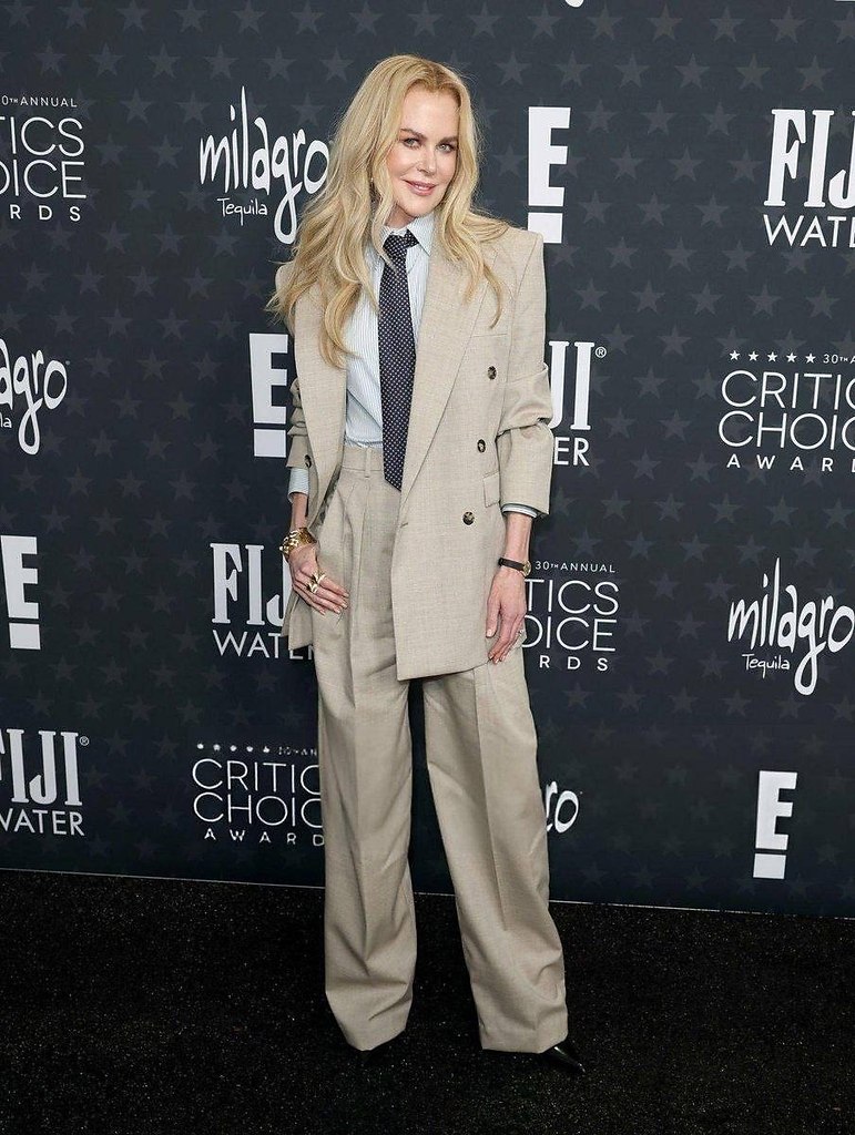        Critics Choice Awards.    ? - 3