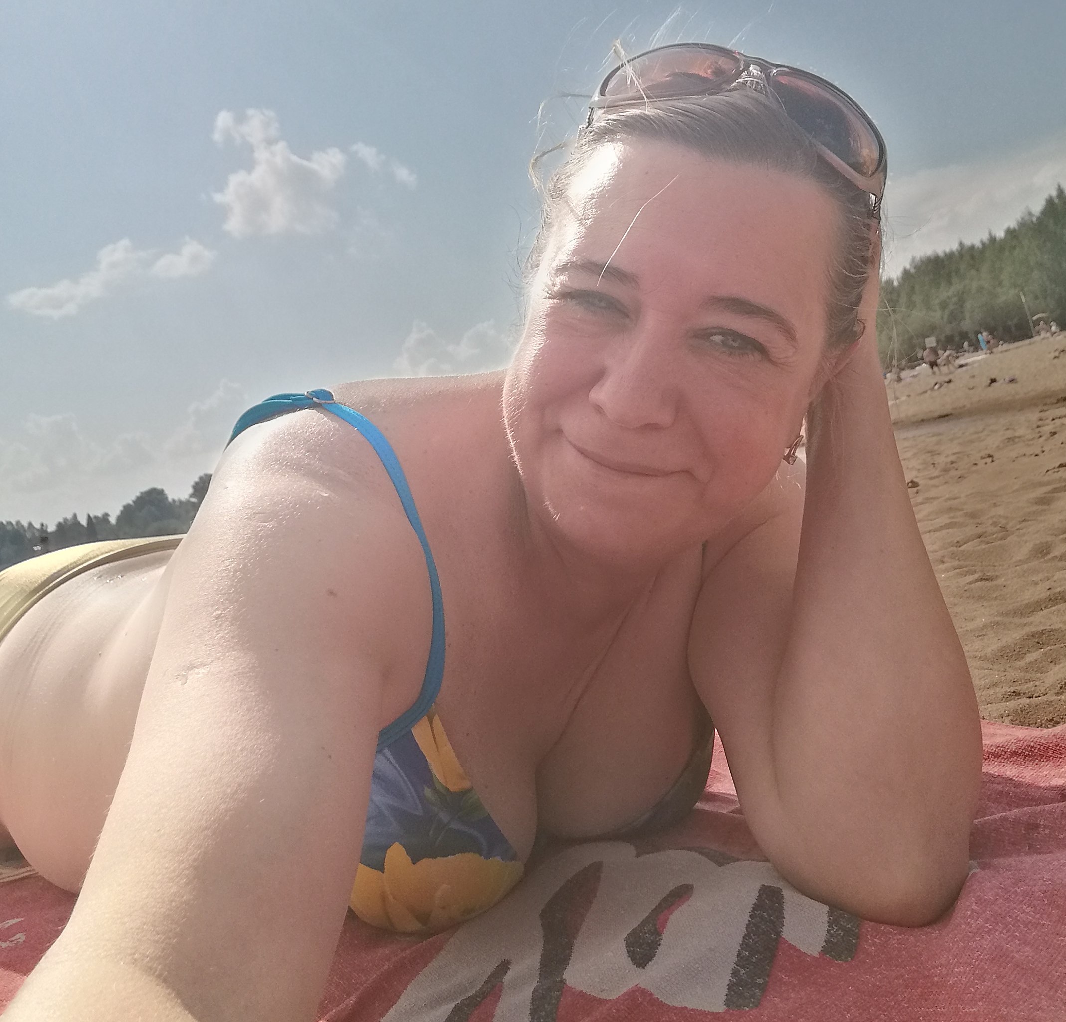 Солнце, пляж, песок, река….А по небу облака…Ты лежишь и жжешь бока.Это лето! А пока...Наслаждайся, ... - 3