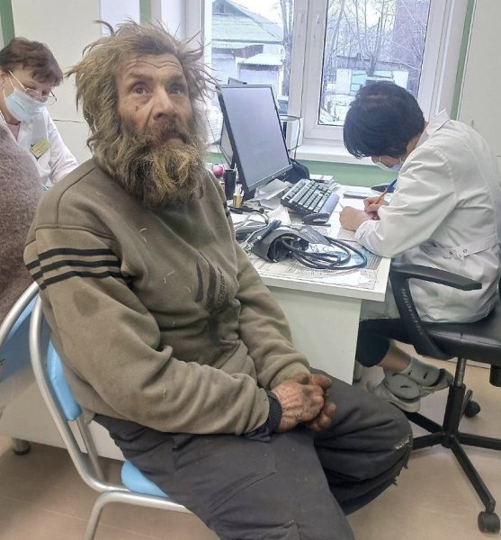 Дяде Лёне из Бурятии, который много лет жил в отшельничестве после развода, подарили протезы для ...