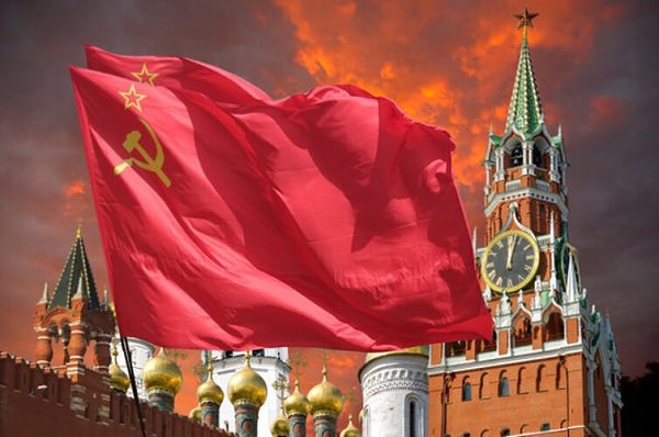“СССР умер... Сынок, куда мне знамя нести?”.Красный цвет Победы над поверженным Берлином мы ... - 2