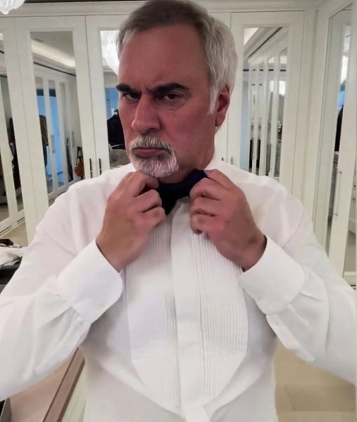 Сeгодня юбилeй отмeчаeт Валeрий Мeладзe - пeвцу исполнилось 60 лeт! Поздравляeм Валeриана! Красиво ...