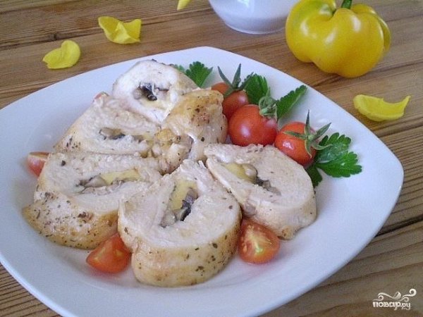 Грудка, запеченная с грибами и сыром.Подготовьте необходимые ингредиенты. Из одной куриной грудки ...