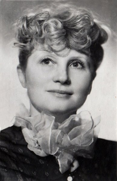 30 августа родилась.Лидия Павловна /Петровна/ СУХАРЕВСКАЯ (1909—1991),народная артистка СССР. ...