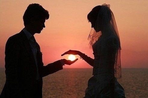 Смысл жизни — в мелочах: Ужин вместе при свечах, Роза в спальне на рассвете, Радость, как смеются ...