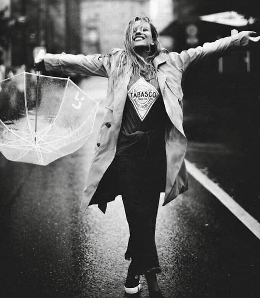 Вся наша жизнь — сплошной прогноз погоды, То солнечно, то пасмурно опять… Наверно, так задумала ...