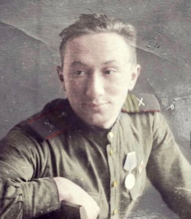 Смирнов Алексей Макарович в молодости. Фотография сделана в годы Великой Отечественной войны. ...
