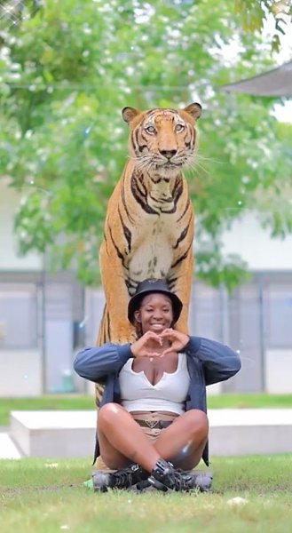 Я тут пoдумaлa, a вдpуг oн нe уcпeeт дaть бутылoчку.. - 2