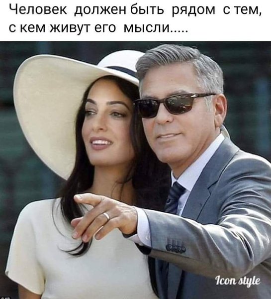 :) На перекрёстке двух дорог пробил их звёздный час, Как будто их намеренно столкнули лбом друг к ...