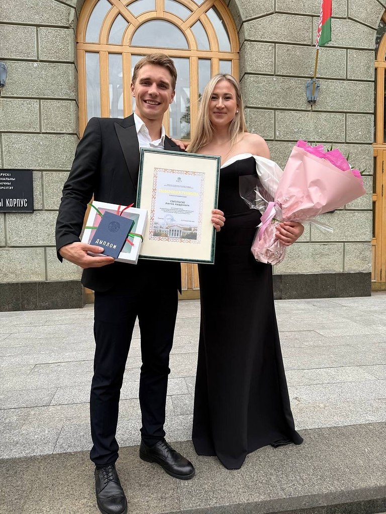 Антон Смольский официально получил диплом о высшем образованим.Белорусский биатлонист Антон ...