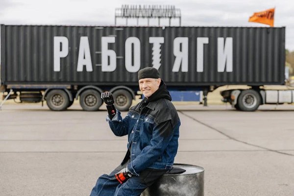 Роман Костомаров танцует в прекрасном настроении.47-летний олимпийский чемпион по фигурному катанию ... - 3