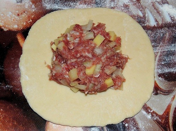 Вак балиш (маленькие пироги с мясом и картошкой).Вам потребуется:Мука - 700 гр.,Масло сливочное - ... - 3