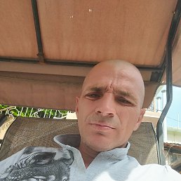 Vitaliy, 45, 