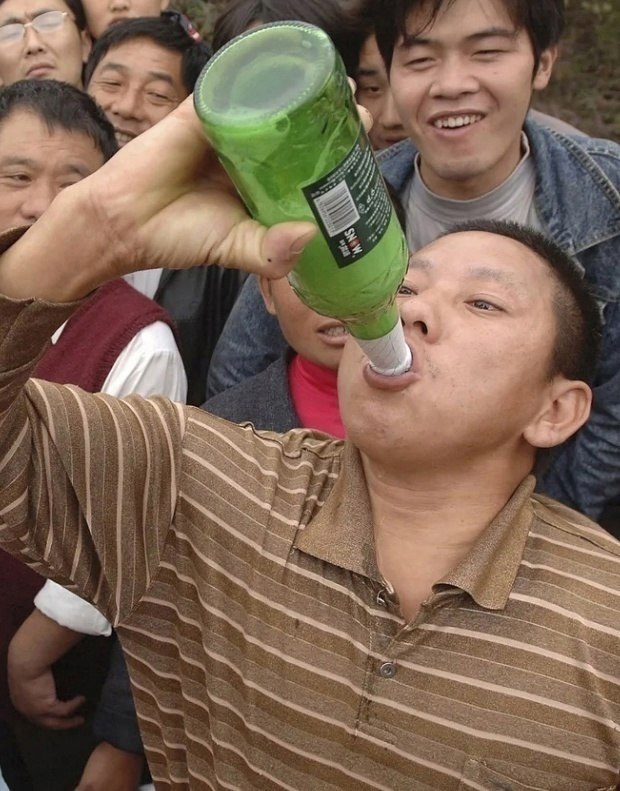 В Китае алкоголь воспринимается не только как средство для расслабления, но и как мощный инструмент, ... - 3