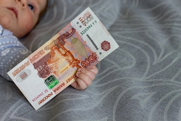 С 2025 года в Подмосковье молодые семьи смогут получать дополнительную выплату в размере 300 000 ...