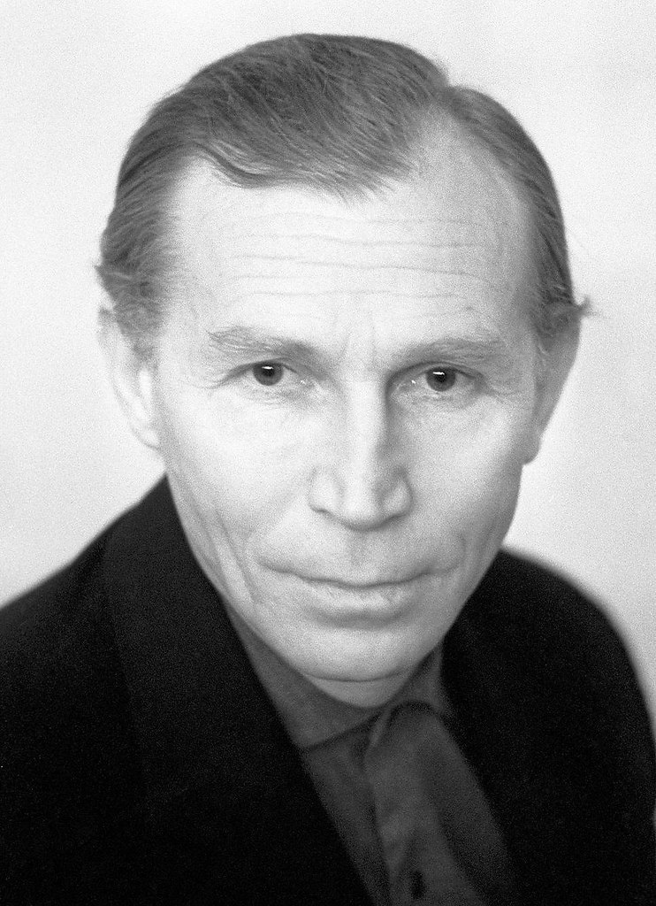 Иван Лапиков — советский актёр театра и кино. Лауреат Государственной премии СССР (1979). Народный ...