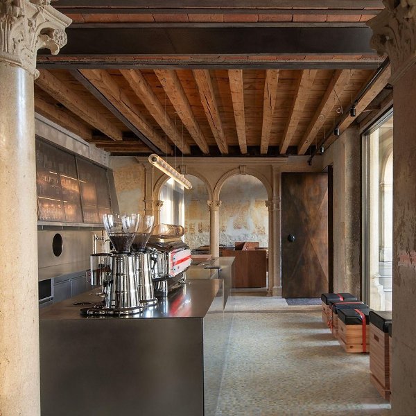 Кафе Caff Nazionale в Арциньяно расположено в старинной ратуше конца XIX века и стало примером того, ... - 3
