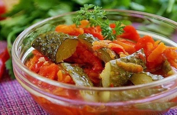 ЛЕЧО ИЗ ОГУРЦОВ НА ЗИМУ - невероятно вкусная заготовка! .Ингредиенты: Томаты – 1,5 кг.; Перец ...