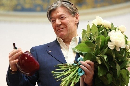 Поздравления сегодня принимает замечательный актёр Александр Викторович ЗБРУЕВ. Он родился в этот ...