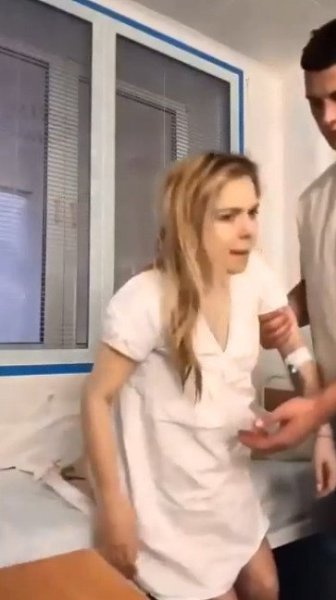 Первые часы после рождения ребёнка. Уставшая, но счастливая.