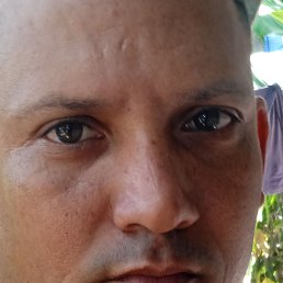 Enrique, 35, 