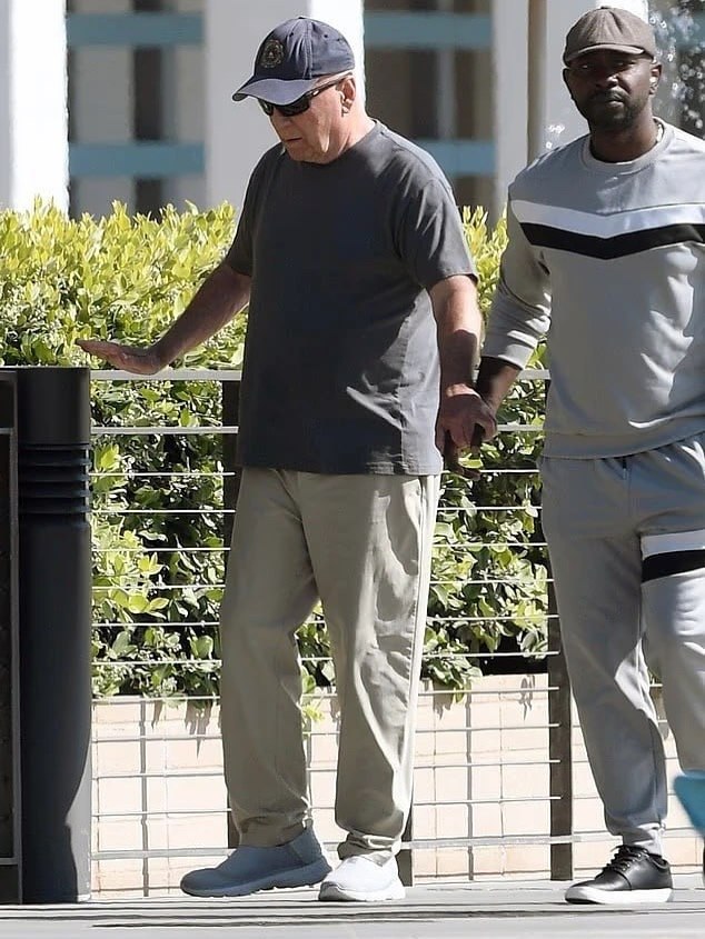  ,  ,     -  .70- ...