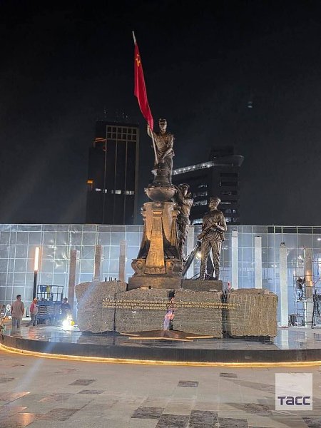 :) В столице Венесуэлы завершен монтаж памятника Победы в Великой Отечественной войне. Фото: Михаил ...
